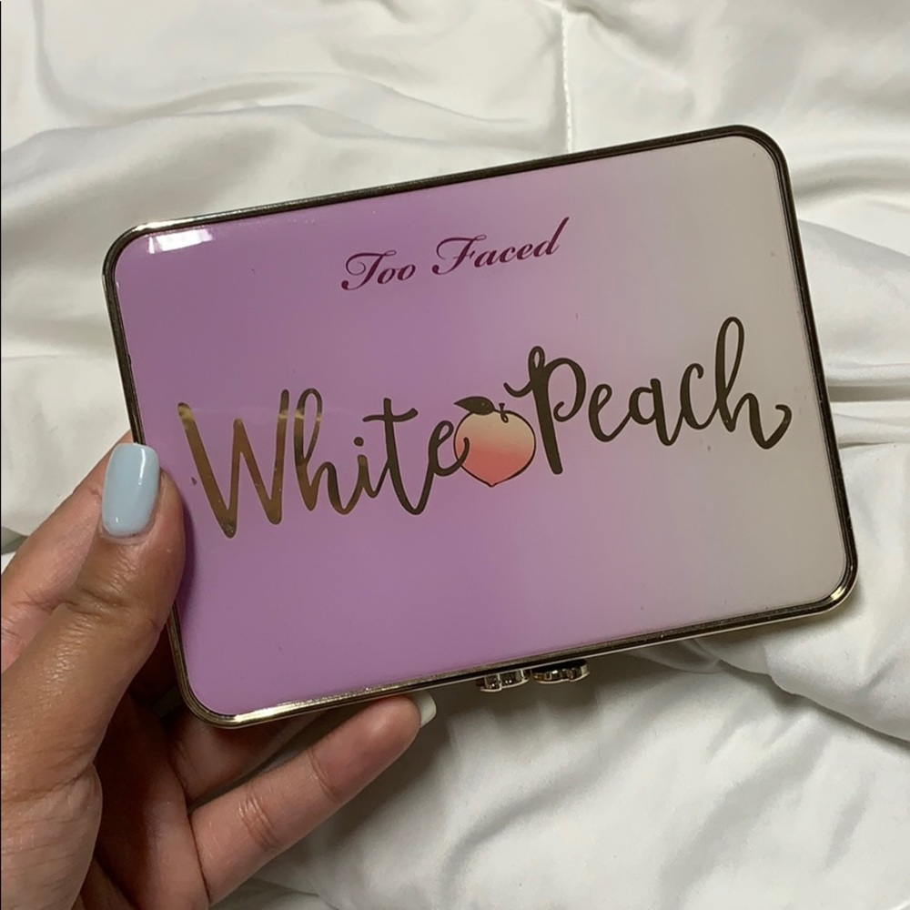 Too faced white peach Eyeshadow Palette